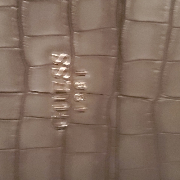 Brand New Guess Purse - Picture 3 of 11